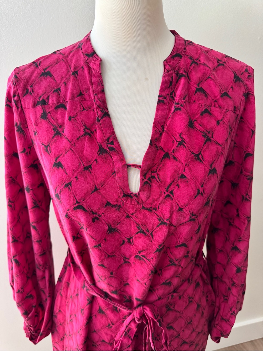Diane von Furstenberg DVF Silk Dress Size 12 Pink Animal long sleeve Belted Mini - Picture 2 of 8